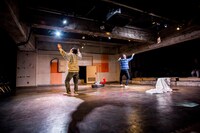 「流刑地エウロパ」より。（撮影：和久井幸一）