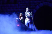 「ミュージカル『モンティ・パイソンのSPAMALOT』featuring SPAM」より。