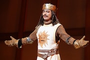 「ミュージカル『モンティ・パイソンのSPAMALOT』featuring SPAM」より。