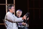 OiBokkeShi×三重県文化会館「介護を楽しむ」「明るく老いる」アートプロジェクト 老いのプレーパーク出張公演inいなべ市「あたらしい生活シアター」より。(c)Matsubara Yutaka