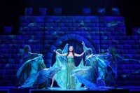 「ミュージカル『モンティ・パイソンのSPAMALOT』featuring SPAM」より。