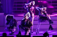 PARCO produce「東京ゲゲゲイ歌劇団 vol.IV『キテレツメンタルワールド』」より。（Photo by ARISAK）