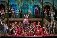 「レハール《メリー・ウィドウ》（2014-15シーズン）」より。(c)Ken Howard／Metropolitan Opera