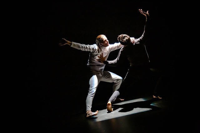 「Informal Between」より。(c)Tom Grace of Bobbin Productions