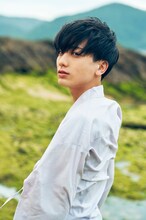 「小西詠斗 1st写真集 瞬間」（KADOKAWA）より。