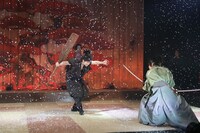 OFFICE SHIKA PRODUCE「秘剣つばめ返し」より。（撮影：和田咲子）