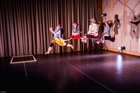 Baobab「笑う額縁」より。（Photo by boozo）