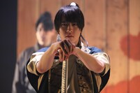 OFFICE SHIKA PRODUCE「秘剣つばめ返し」より。（撮影：和田咲子）