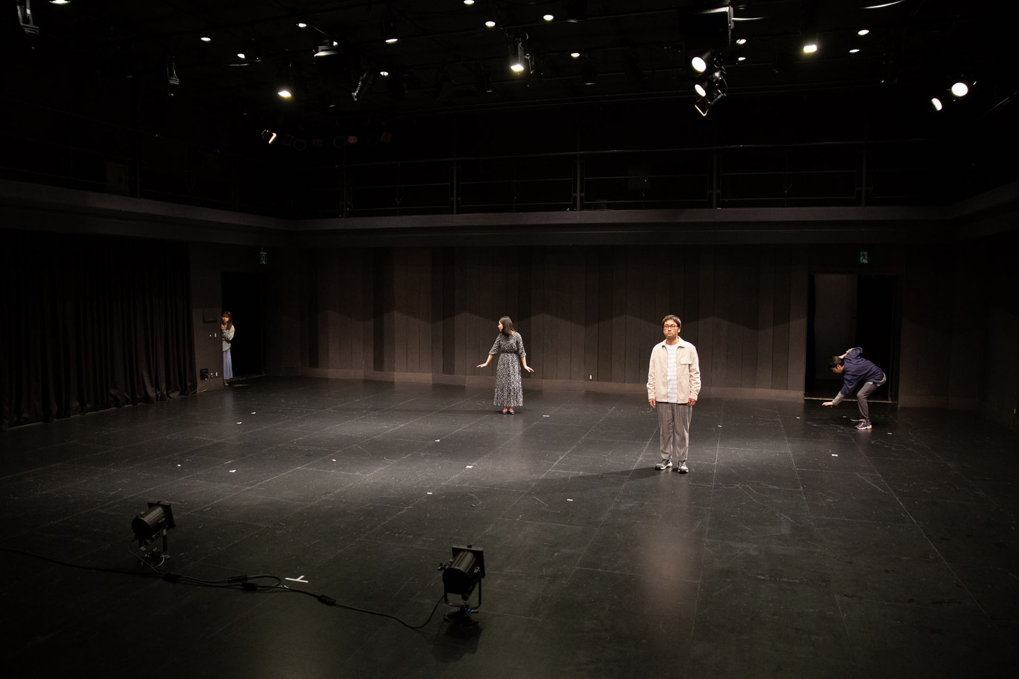 ロームシアター京都開館5周年記念事業 レパートリーの創造 松田正隆作・演出「シーサイドタウン」より。（撮影：中谷利明）