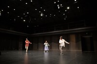 ロームシアター京都開館5周年記念事業 レパートリーの創造 松田正隆作・演出「シーサイドタウン」より。（撮影：中谷利明）