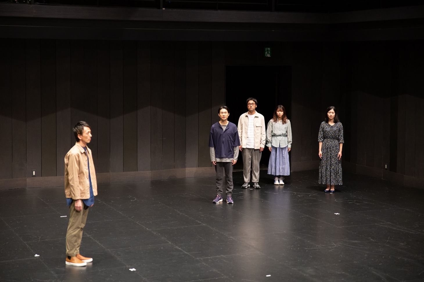 ロームシアター京都開館5周年記念事業 レパートリーの創造 松田正隆作・演出「シーサイドタウン」より。（撮影：中谷利明）