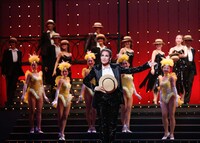 OSK日本歌劇団「レビュー春のおどり」より。