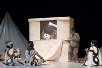 「ハムレット」2015年公演より。（Photo by K. Miura）