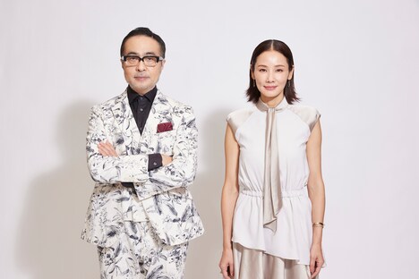 左から松尾スズキ、吉田羊。