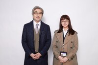 左から松尾スズキ、多部未華子。