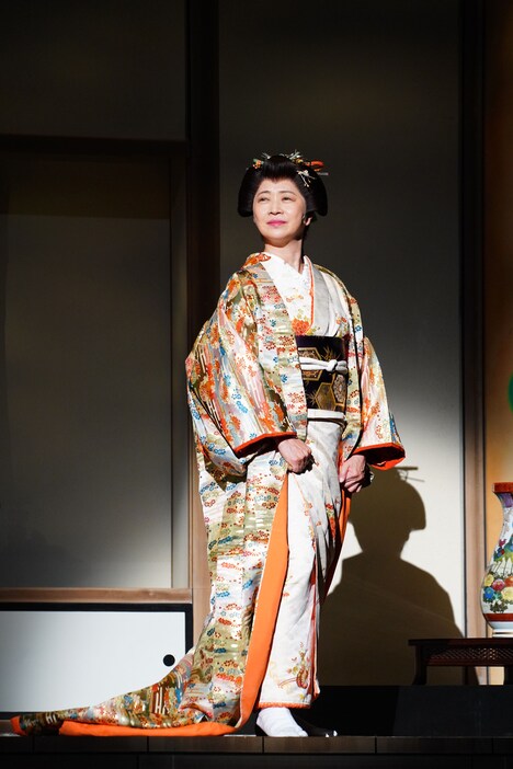 「よみがえる明治座東京喜劇－ニッポン放送『高田文夫のラジオビバリー昼ズ』全力応援!!－」より、第1部「こちとら大奥様だぜぃ！」の様子。