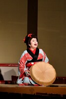 新橋演舞場・南座 2月公演「喜劇 お染与太郎珍道中」より。(c)松竹