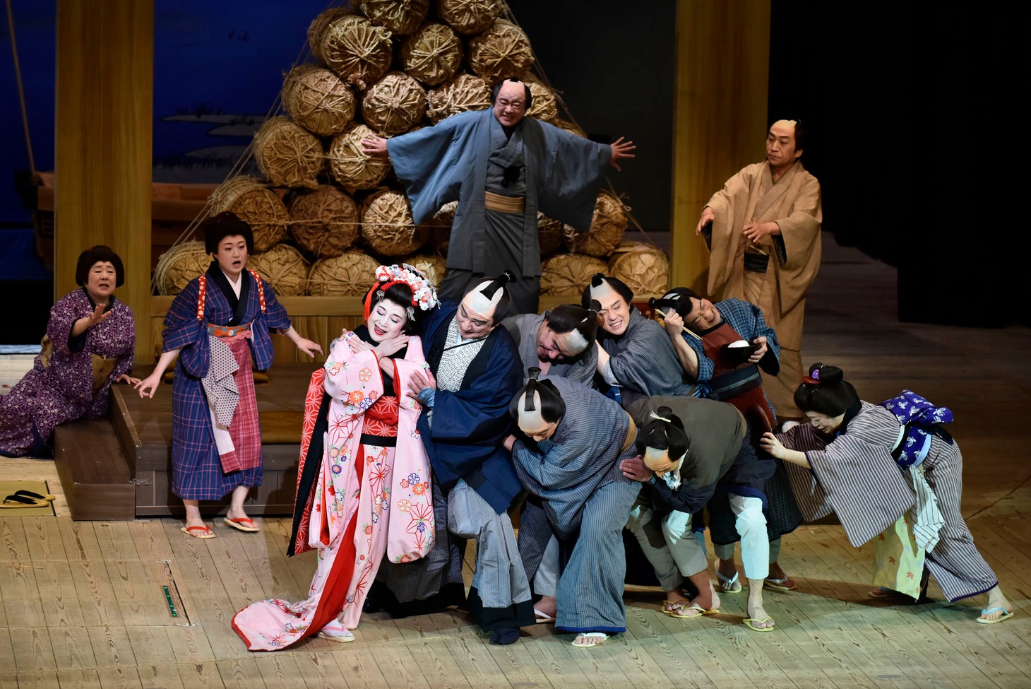 新橋演舞場・南座 2月公演「喜劇 お染与太郎珍道中」より。(c)松竹