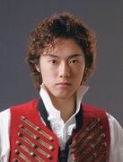 ミュージカル「レ・ミゼラブル」より、原田優一扮するアンジョルラス。（写真提供：東宝演劇部）