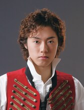 ミュージカル「レ・ミゼラブル」より、原田優一扮するアンジョルラス。（写真提供：東宝演劇部）