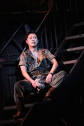 ミュージカル「ミス・サイゴン」より、原田優一扮するクリス。（写真提供：東宝演劇部）