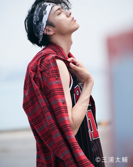 稲垣成弥 1st写真集「Check」(エス・エル・エフ)より。 (c)三浦太輔