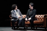 舞台「Oslo（オスロ）」より。（撮影：田中亜紀）