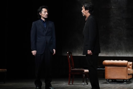 舞台「Oslo（オスロ）」より。（撮影：田中亜紀）