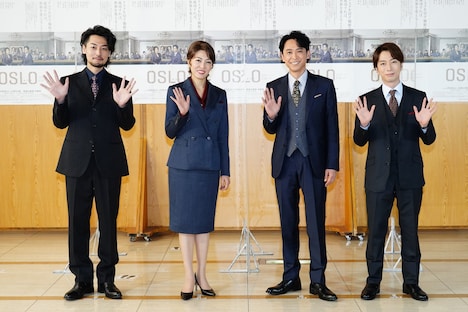 左から福士誠治、安蘭けい、坂本昌行、河合郁人。(撮影:田中亜紀)