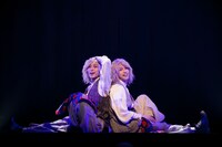 音楽劇「プラネタリウムのふたご」より。（撮影：桜井隆幸）