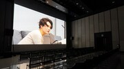「イマーシブ（＝没入型）・4K・生配信劇『魔女の夜』」ライブ配信上映の様子。