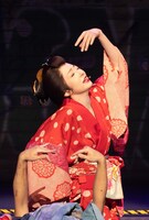 PARCO劇場オープニング・シリーズ「藪原検校」より。（撮影：加藤幸広）