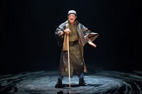 PARCO劇場オープニング・シリーズ「藪原検校」より。（撮影：加藤幸広）