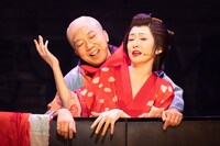 PARCO劇場オープニング・シリーズ「藪原検校」より。（撮影：加藤幸広）