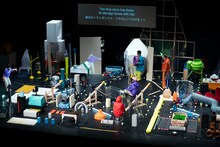 2020 / 2021 あうるすぽっとタイアップ公演シリーズ チェルフィッチュ×金氏徹平「消しゴム山」東京公演より。（撮影：高野ユリカ）