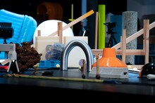 2020 / 2021 あうるすぽっとタイアップ公演シリーズ チェルフィッチュ×金氏徹平「消しゴム山」東京公演より。（撮影：高野ユリカ）