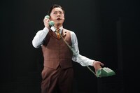 板垣恭一演出のミュージカル「Fly By Night～君がいた」より。(c)conSept