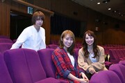 左から浦井健治、桜井玲香、咲妃みゆ。