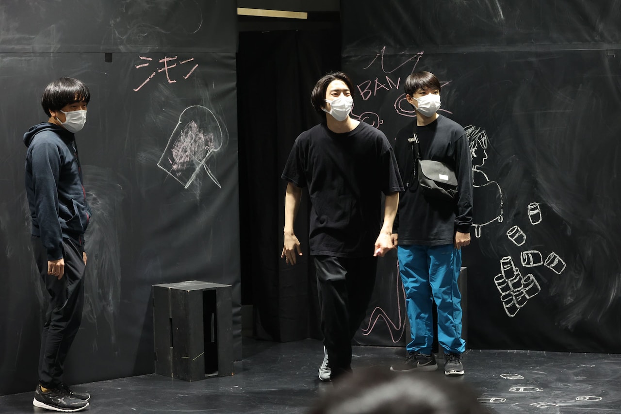 辰巳雄大主演「ぼくの名前はズッキーニ」稽古場写真が到着、ノゾエ征爾・田中馨コメントも