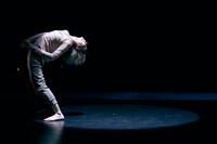 岡本優「チルドレン 2021」より。（Photo by Sugawara Kota）