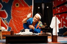 2019年に上演された、こまつ座 第128回公演「化粧二題」より。（撮影：田中亜紀）