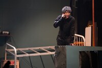 SOLO Performance ENGEKI「HAPPY END」より。（撮影：金丸圭）