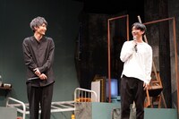 左から梅津瑞樹、粟島瑞丸。（撮影：金丸圭）