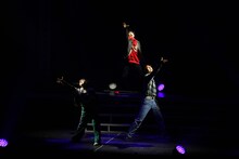 梅棒 11th STAGE「ラヴ・ミー・ドゥー!!」より。(c)飯野高拓（梅棒）