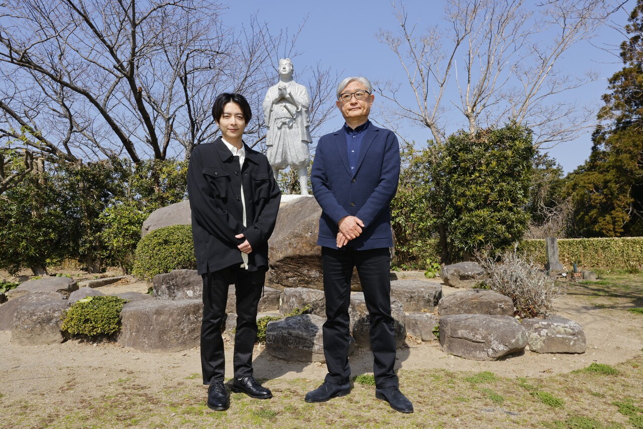 左から小池徹平、堤幸彦。