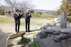 「魔界転生」堤幸彦&小池徹平が九州へ、天草四郎ゆかりの地で舞台の成功祈る