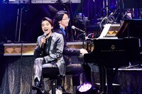 「井上芳雄 by MYSELF」スペシャルライブ過去公演より。