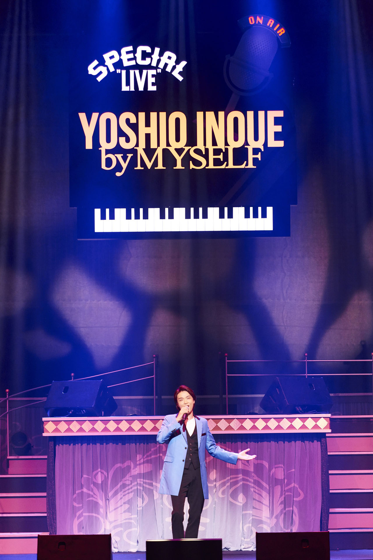 「井上芳雄 by MYSELF」スペシャルライブ過去公演より。