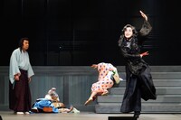 2021年劇団☆新感線41周年春興行 Yellow／新感線「月影花之丞大逆転」より。（撮影：田中亜紀）