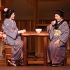 坂本冬美35周年公演がスタート、泉ピン子が初日を迎え「涙が出るほどうれしかった」